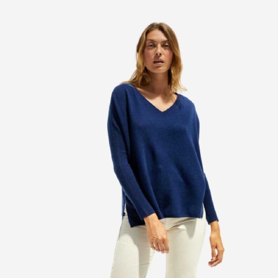 cashmere sweater V neck camille3b 900x900 removebg preview60144 nobg